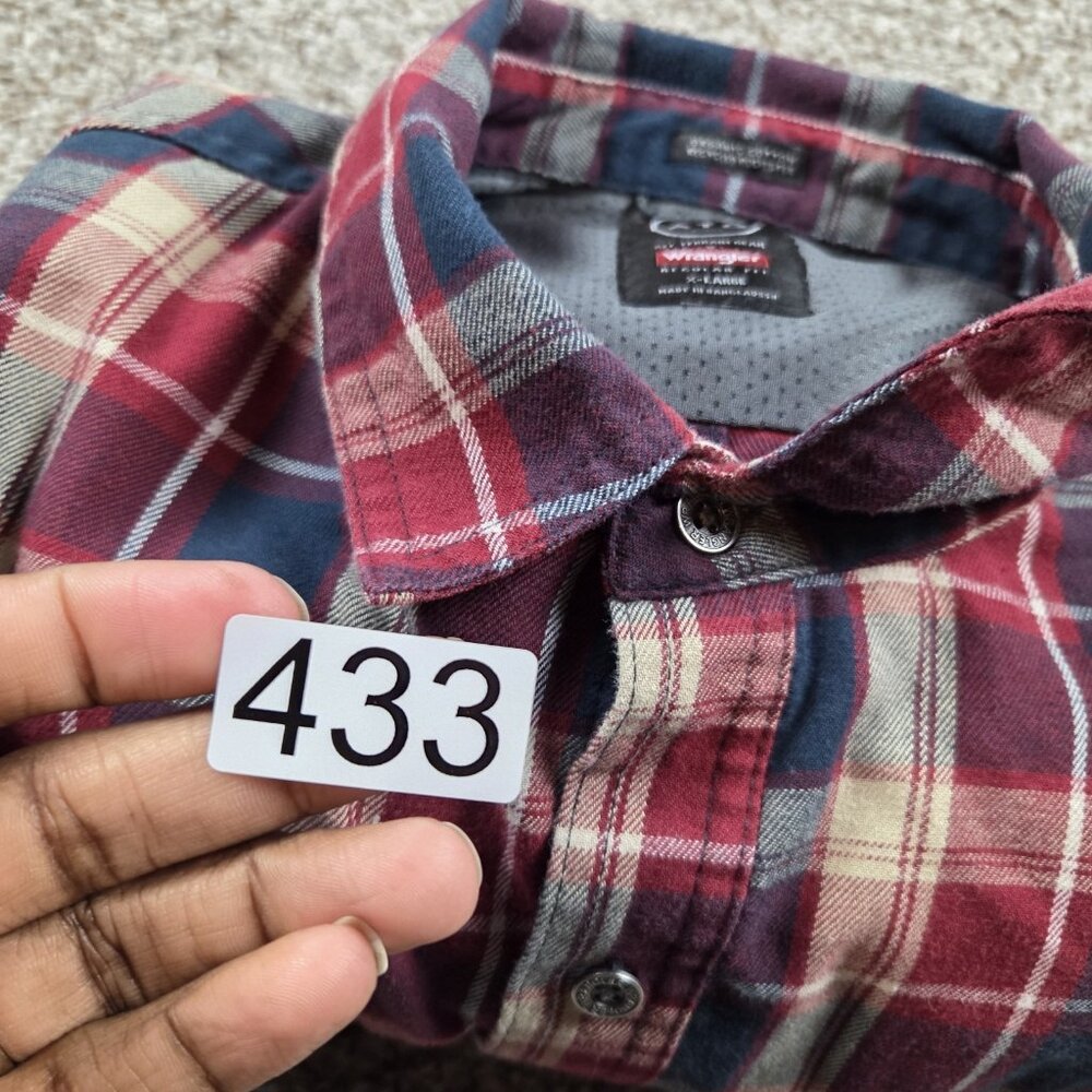 Wrangler ATG Shirt Mens XL Flannel Long Sleeve Plaid Cotton Button Up Patches - Picture 7 of 7